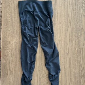 Alphalete Amplify contour legging.